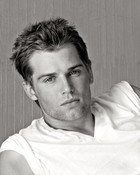 Mike Vogel : mike-vogel-1371487805.jpg