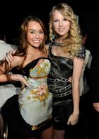 Miley Cyrus : TI4U_u1236050024.jpg