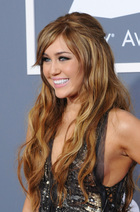 Miley Cyrus : miley-cyrus-1319159186.jpg