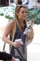 Miley Cyrus : miley-cyrus-1329431815.jpg