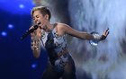 Miley Cyrus : miley-cyrus-1386861063.jpg