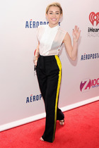 Miley Cyrus : miley-cyrus-1387071100.jpg