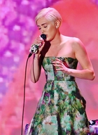 Miley Cyrus : miley-cyrus-1401467182.jpg