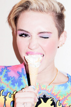 Miley Cyrus : miley-cyrus-1405806719.jpg