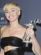 Miley Cyrus : miley-cyrus-1415119111.jpg