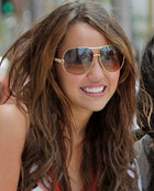 Miley Cyrus : miley_cyrus_1275499323.jpg