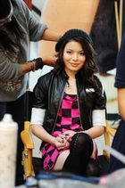 Miranda Cosgrove : miranda-cosgrove-1359051100.jpg