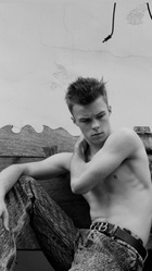 Nicholas Hamilton : nicholas-hamilton-1560664081.jpg