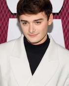 Noah Schnapp : noah-schnapp-1682089144.jpg