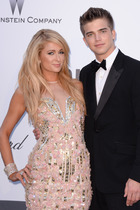 Paris Hilton : paris-hilton-1384456776.jpg