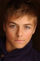 Peyton Meyer : peyton-meyer-1380984785.jpg