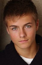 Peyton Meyer : peyton-meyer-1380984808.jpg