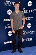 Peyton Meyer : peyton-meyer-1409176144.jpg