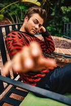 Peyton Meyer : peyton-meyer-1633944092.jpg