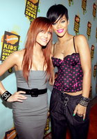 Rihanna : TI4U_u1260038063.jpg