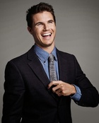 Robbie Amell : robbie-amell-1423509471.jpg