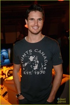 Robbie Amell : robbie-amell-1423509477.jpg