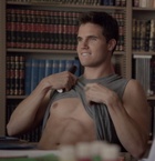 Robbie Amell : robbie-amell-1423509575.jpg