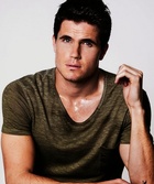 Robbie Amell : robbie-amell-1425146383.jpg