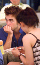 Robert Pattinson : TI4U_u1243837071.jpg