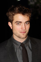 Robert Pattinson : robert-pattinson-1321746232.jpg