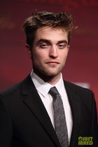 Robert Pattinson : robert-pattinson-1327538076.jpg