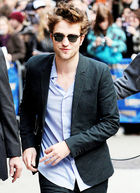 Robert Pattinson : robert_pattinson_1306188098.jpg