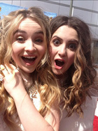 Sabrina Carpenter : TI4U1412994243.jpg