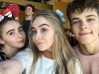 Sabrina Carpenter : TI4U1498623789.jpg