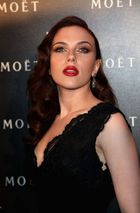 Scarlett Johansson : scarlett_johansson_1287686360.jpg