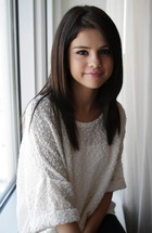 Selena Gomez : selena-gomez-1326165014.jpg