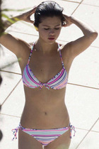 Selena Gomez : selena-gomez-1329687281.jpg