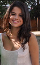 Selena Gomez : selena-gomez-1402509393.jpg