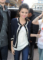 Selena Gomez : selena_gomez_1271146302.jpg