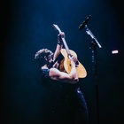 Shawn Mendes : shawn-mendes-1553037662.jpg