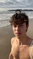 Shawn Mendes : shawn-mendes-1642816621.jpg