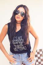 Shay Mitchell : shay-mitchell-1444583547.jpg