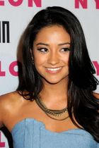 Shay Mitchell : shaymitchell_1276109712.jpg