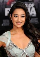 Shay Mitchell : shaymitchell_1276112399.jpg