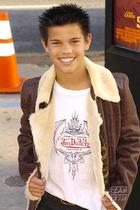 Taylor Lautner : 033taylorlautnersaharapr.jpg