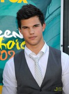 Taylor Lautner : taylor-lautner-1312897928.jpg