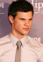 Taylor Lautner : taylor-lautner-1313621419.jpg