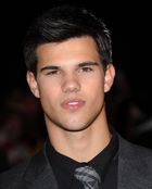 Taylor Lautner : taylor-lautner-1313621439.jpg