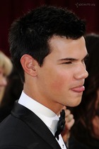 Taylor Lautner : taylor-lautner-1313621832.jpg