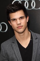 Taylor Lautner : taylor-lautner-1314826056.jpg