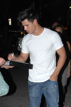 Taylor Lautner : taylor-lautner-1315420634.jpg