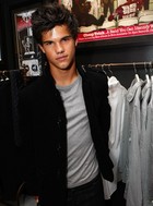 Taylor Lautner : taylor-lautner-1315420673.jpg