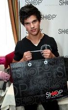 Taylor Lautner : taylor-lautner-1315420782.jpg