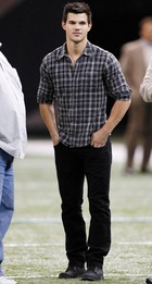 Taylor Lautner : taylor-lautner-1315420818.jpg