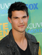 Taylor Lautner : taylor-lautner-1315592811.jpg